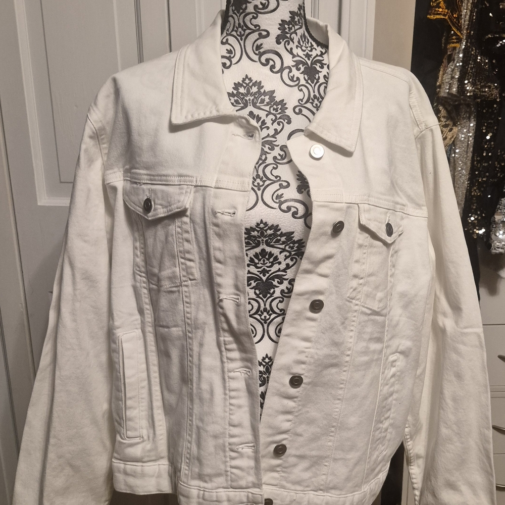 Time and Tru White Jean Jacket